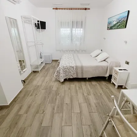 Independiente Cerca Del Mar בית אירוח מאלגה